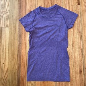 Lululemon size 4 short sleeve shirt
